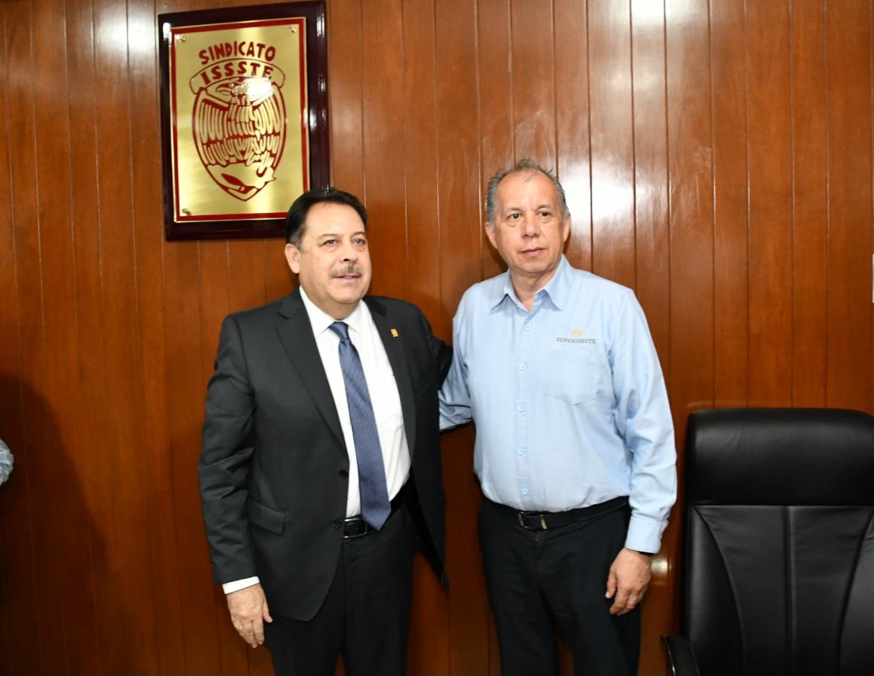 Visita de compañeras y compañeros de la Sección XLV, SuperISSSTE, Velatorio y TurISSSTE